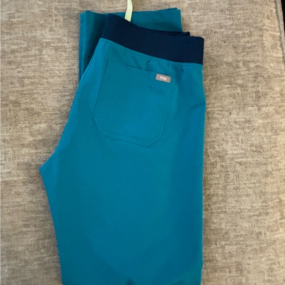 Figs Teal Livingston Scrub pants Med Tall - Picture 1 of 3